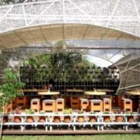 Hummingbird Guesthouse Bandung Exterior photo