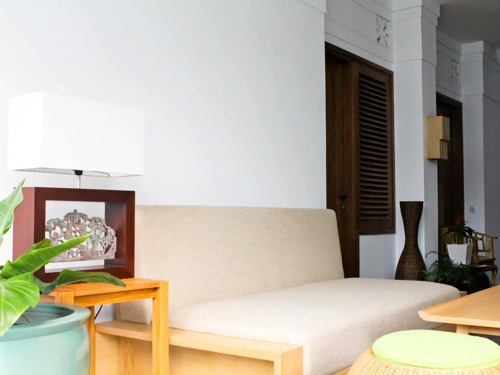 Hummingbird Guesthouse Bandung Exterior photo