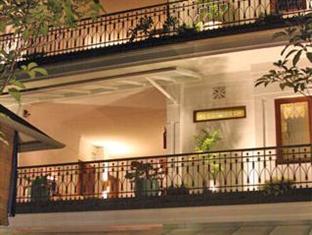 Hummingbird Guesthouse Bandung Exterior photo